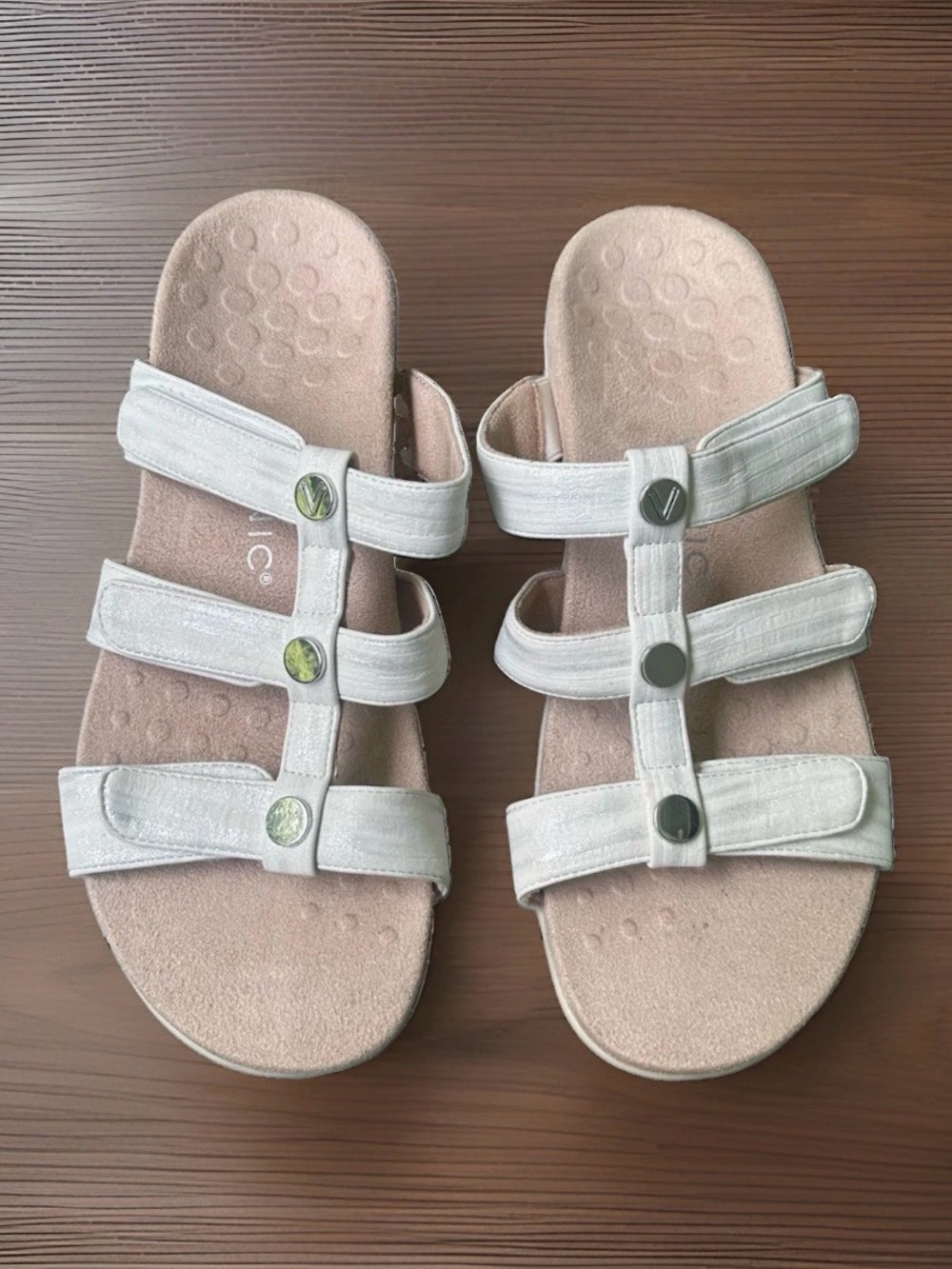 Vionic ‘Amber ‘ Slide 3 Straps Sandal |White Metallic ~9